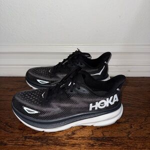 Hoka Clifton 9 Black and White